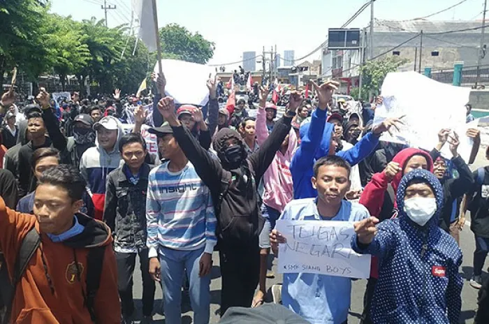 Para Pelajar STM di Surabaya Ikut Demo Gabung Mahasiswa<br>