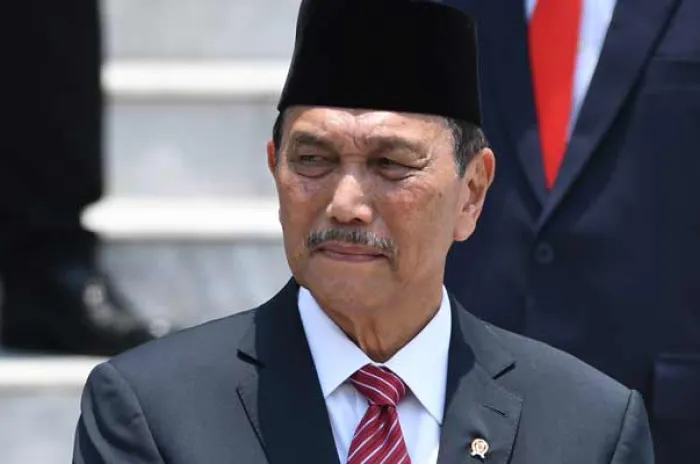 Luhut Minta Aturan Jam Kerja Buruh Diubah Menjadi 15 Hari Sebulan