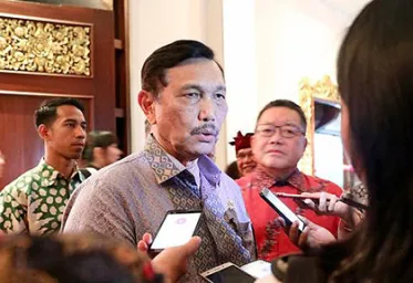 Amplop Sang Menteri Luhut Kepada Kiai Berujung Polemik 