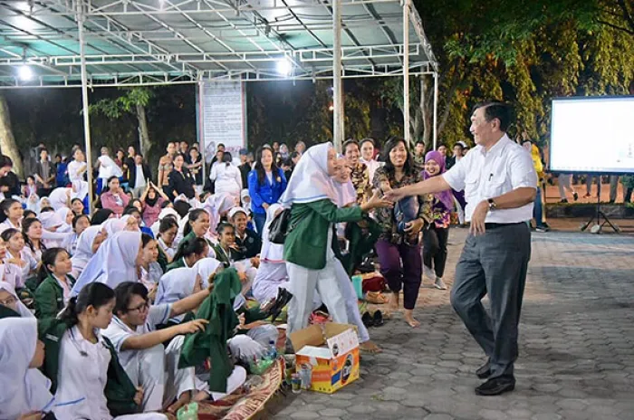 Menko Luhut Datang Mahasiswa Pro Prabowo di Medan Meradang