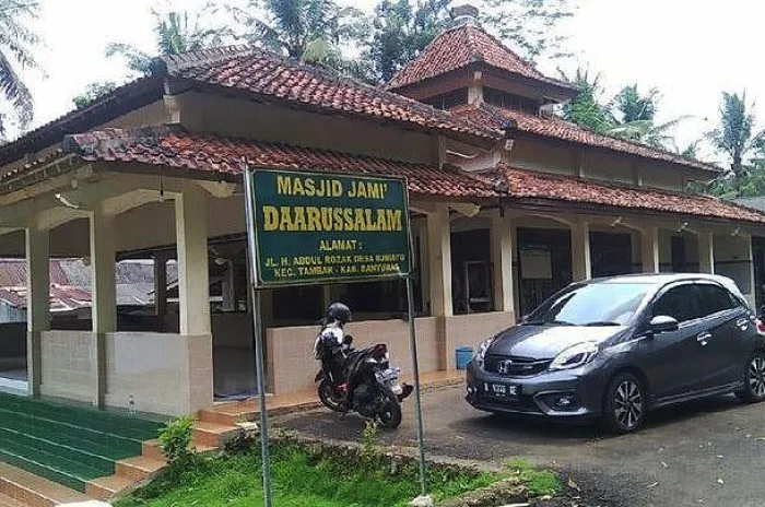 Kecewa Dikeluarkan Dari Pompes, Masjid Dirusak