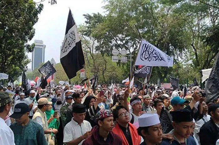 Massa Aksi Mujahid 212 Dihadang di Depan Patung Kuda Silang Monas 