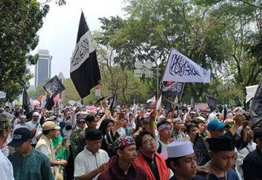 Massa Aksi Mujahid 212 Dihadang di Depan Patung Kuda Silang Monas 