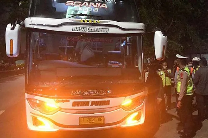 Pemudik Ditemukan Bersembunyi di Toilet Bus