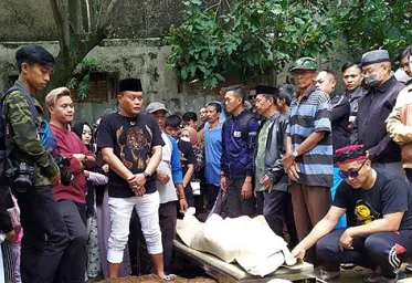 Makam Mantan Istri Komedian Sule Dibongkar Polisi Untuk Autopsi