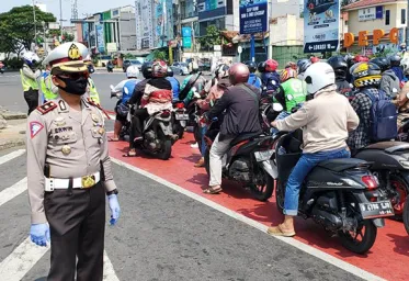 Satlantas Polres Metro Depok Sosialisasikan Tertib Lalu Lintas di Jalan Raya