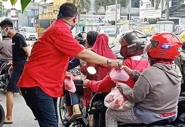 Pengurus Ranting PDIP Tambun Wujudkan Kepedulian Sosial