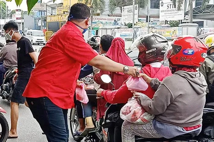 Pengurus Ranting PDIP Tambun Wujudkan Kepedulian Sosial