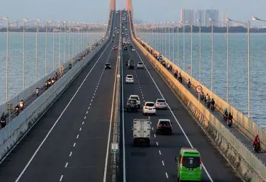 Mulai Hari Ini Pelintas Jembatan Suramadu Wajib Bawa SIKM