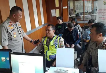 Polisi Tangkap Perampas HP Polantas di Bekasi