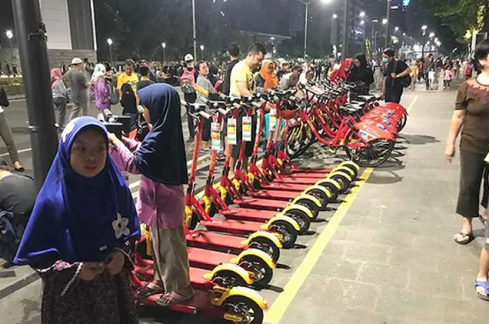 Pinjam Sepeda dan Otopet Gratis di Jalan Sudirman - Thamrin