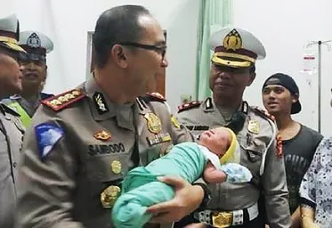 Bayi Muhammad Perwira Sambodo Jadi  Anak Asuh Dirlantas Kombes Sambodo