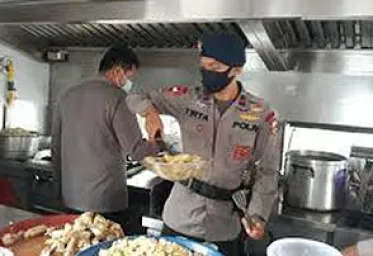  MabesPolri Dan Polda Metro Jaya Dirikan Dapur Umum