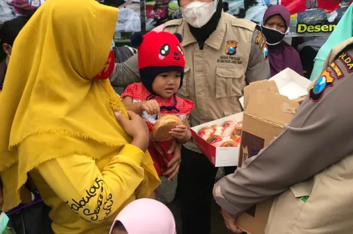 Polisi Peduli Dampak Erupsi Semeru