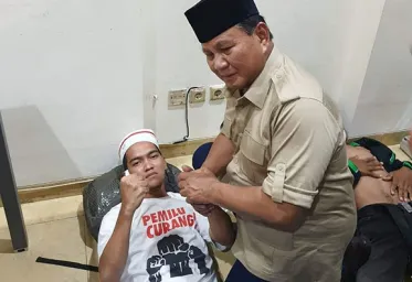 Segelas Obat Herbal dari Prabowo Buat Korban Aksi 2122