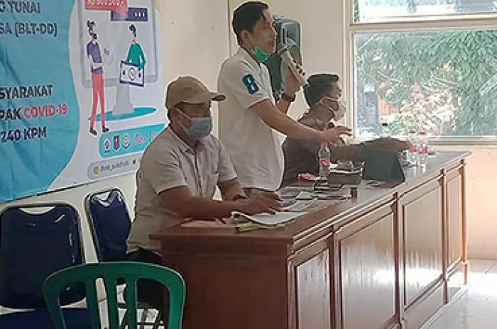 240 KPM Warga Desa Sukahati Bogor Terima BLT Dana Desa