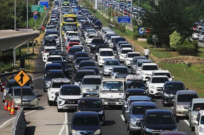 Ratusan Mobil Hendak Mudik Disuruh Polisi Putar Balik 