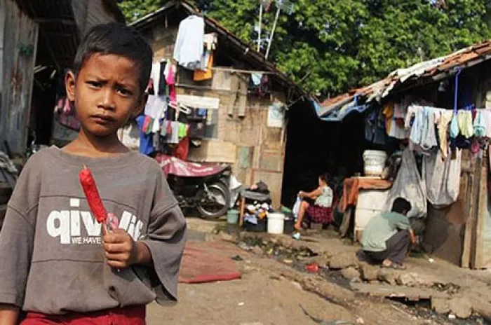 Negeri Yang Tidak Ramah Terhadap Kaum Setengah Miskin