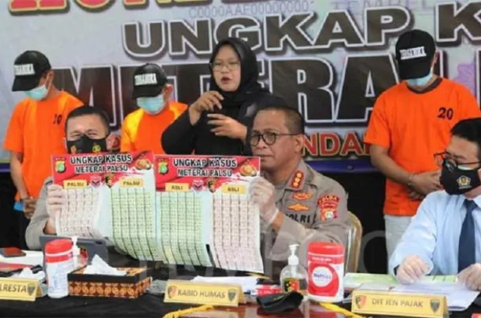 Sindikat Pemalsu Materei Berhasil Dibongkar Polisi Kerugian Hingga Rp37 M