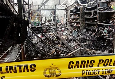 2 Toko di Cipayung Terbakar 3 Orang Terpanggang