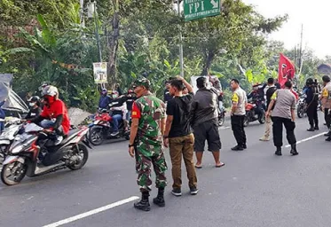 Anggota TNI di Kolon Progo Dikeroyok Oknum Massa Paslon 01 Saat Pawai