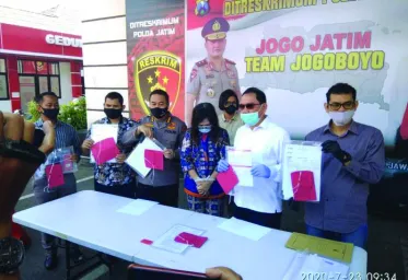 Oknum Notaris Devi Chrisnawati Tipu Korban Puluhan Milyar Diringkus Direskrimum Polda Jatim