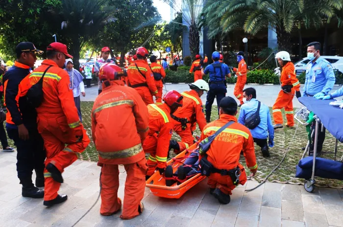 Sadar Bencana, Kemenperin Gelar Simulasi Penanganan Kebakaran Gedung