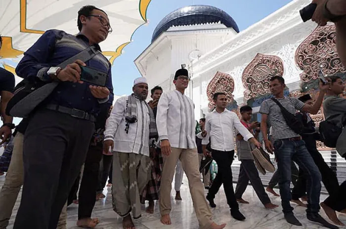 Capres-Cawapres Prabowo-Sandiaga Uno Salat Jumat di Masjid Raya Aceh