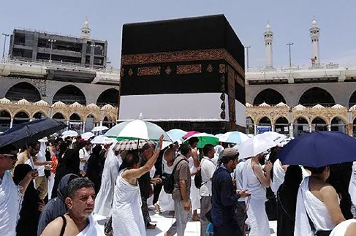 Arab Saudi Setop Sementara Umrah  Akibat Merebaknya Wabah Corona<br><br><br>