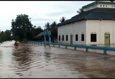Akibat Banjir Sejumlah Pemukiman Di Mamuju Terendam