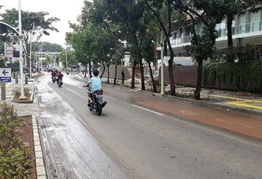 Banjir Surut Sejumlah Ruas Jalan di Jaksel Sudah Bisa Dilalui Kendaraan Kembali