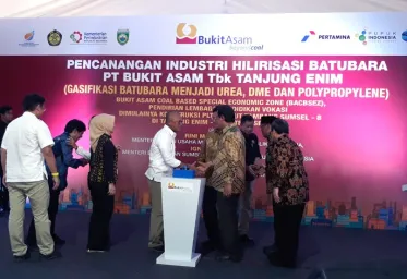 Semangat Hilirisasi PTBA Tandatangani HoA Produksi Karbon Aktif