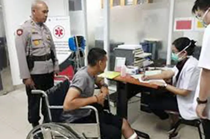 Polisi Kena Luka Bacok Saat Merelai Tawuran di Jl. Daan Mogot