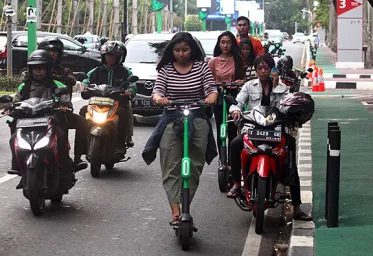 Skuter Listrik Melintas di Jalan Raya Dikenakan Denda Tilang Rp 25 Ribu