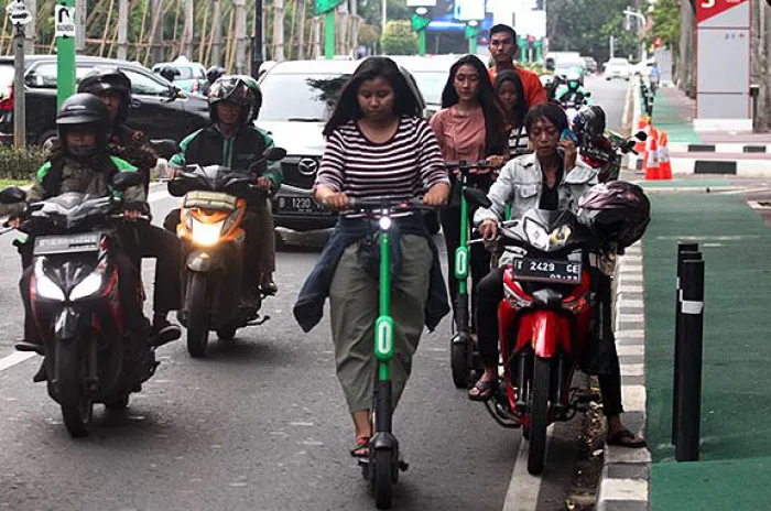 Skuter Listrik Melintas di Jalan Raya Dikenakan Denda Tilang Rp 25 Ribu