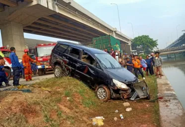 Sopir Ngantuk Ibu dan Anak Usia3 Tahun Tewas di Kalimalang