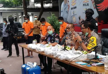 Polisi Ringkus 3 AnggotaJaringan Pengedar Sabu Antar Negara