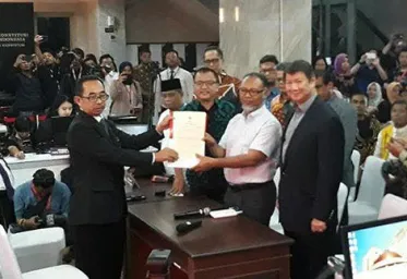 TIM Kuasa Hukum BPN PrabowoSandi Sodorkan 51 Alat Bukti
