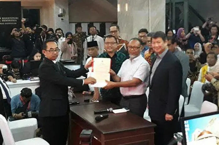 TIM Kuasa Hukum BPN Prabowo-Sandi Sodorkan 51 Alat Bukti