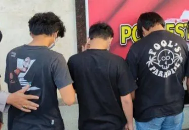 8 Remaja Ditangkap Karena Terlibat Tarung Bebas Di Jalanan