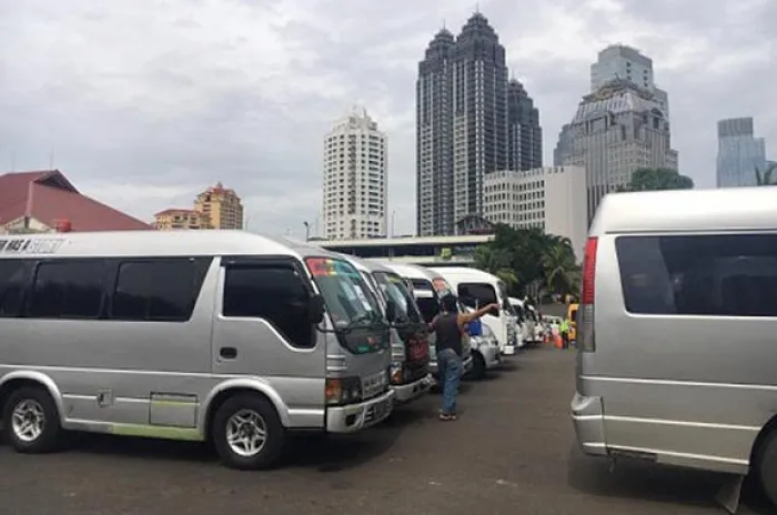 202 Mobil Travel Gelap Pengangkut Pemudik Diamankan Polda Metro 