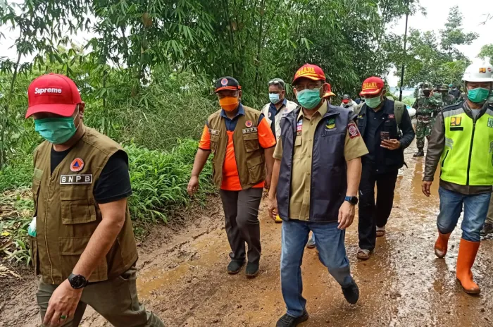 Kemensos Kerahkan Tagana Untuk Bantu Evakuasi Korban Longsor Sumedang 