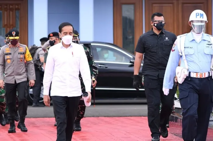 Presiden Jokowi Tinjau Vaksinasi Massal di Makassar dan Tana Toraja 