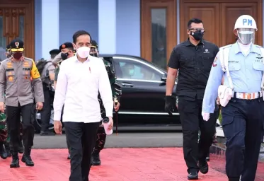 Presiden Jokowi Tinjau Vaksinasi Massal di Makassar dan Tana Toraja 