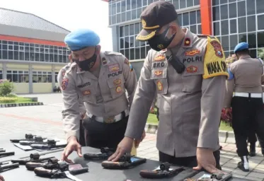 Antisipasi Penyalahgunaan Wakapolres Lakukan Cek Kondisi Kelayakan Senpi Personil 