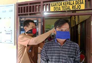 Bukit Asam Berdayakan UMKM Produksi Puluhan Ribu Masker