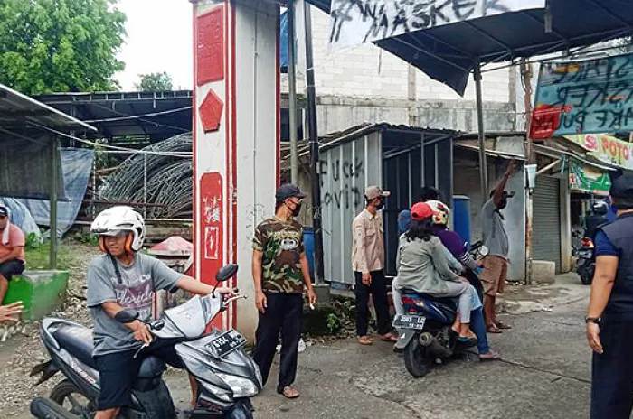 Aksi Warga Desa Sukahati Bersatu  Melawan Pandemi Covid 19