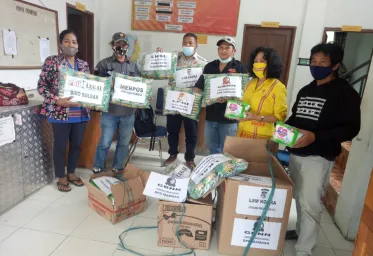 Gabungan LSM  Wartawan Salurkan Bantuan Melalui BPBD Mamasa