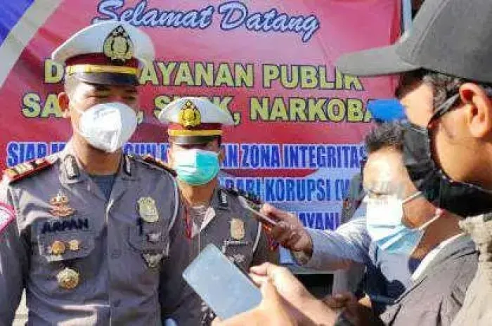 Polisi Melayani Masyarakat