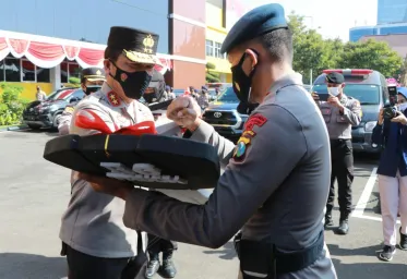 Pemprov Jatim Beri Bantuan Mobil Dinas Ke Polda Jatim